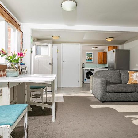 Whitby Studio - Mairangi Bay Beach Окленд Екстер'єр фото