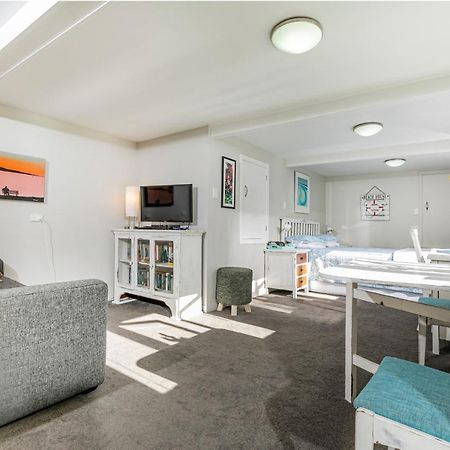 Whitby Studio - Mairangi Bay Beach Окленд Екстер'єр фото